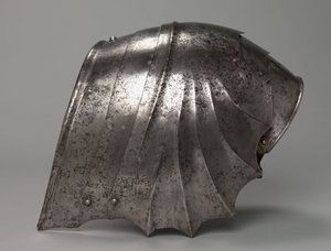 Hombrera gótica en forma de abanico, c.1485-1500 de Antonio Missaglia
