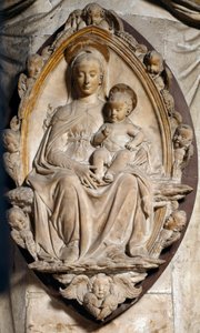 Virgen y niño en mandorla. Escultura en bajo relieve