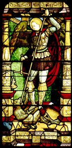 Vidriera con San Miguel Pesando Almas de Antonio da Pandino