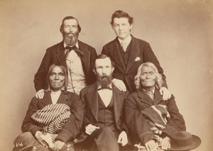 Alexander Gardner, William Henry Jackson, y Antonio Zeno Shindler con los delegados Pueblo Alejandro Padilla, Gobernador de Isleta, y Ambrosio Abeita, Ex-Gobernador de Isleta,1868 (foto)