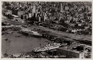 Puerto y vista parcial de la ciudad, Buenos Aires, Argentina de Argentinian Photographer