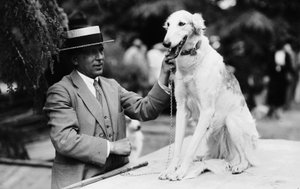 Dueño con su perro en una exposición canina, Italia, c.1905