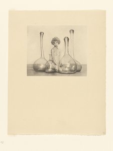 [Desnudo femenino con botellas] de Arthur F. Kales