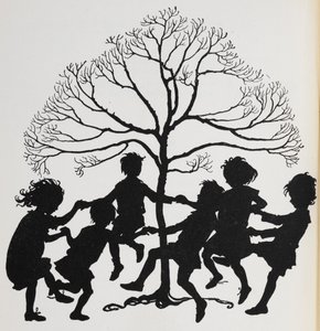 Silueta de niños bailando alrededor de un árbol.
