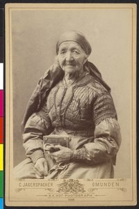 Anciana en librea - Alta Austria de Artist Unknown