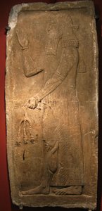 Sacerdote con una rama de granado. (detalle) de un relieve del palacio del rey asirio Sargón II, 722-705 a.C. de Assyrian