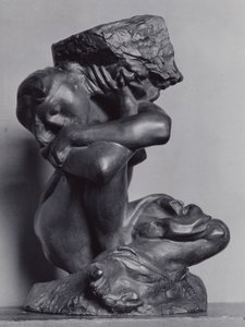 La cariátide caída con su piedra de Auguste Rodin