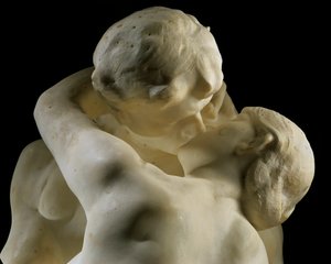 El beso (detalle) de Auguste Rodin