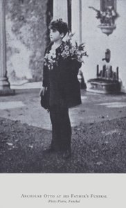 Archiduque Otto de Austria en el funeral de su padre en 1922 de Austrian Photographer