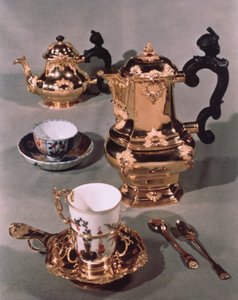 Tetera, azucarero, chocolatera y taza, de un servicio de desayuno de Meissen hecho por Domanek, Viena, 1750