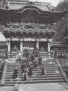 Japón: Nikko, Yomei-mon, Portal principal del santuario de Ieyasu (foto en blanco y negro) de Axel von Graefe