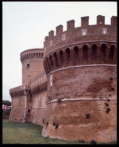 Arte medieval: vista del castillo del Papa Julio II (Giulio) realizado por el arquitecto Baccio Pontelli (ca. 1450-1494), Gregoriopoli de Baccio Pontelli