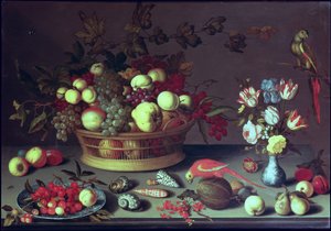 Una cesta de uvas y otras frutas