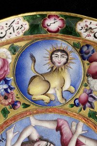Tazón con tapa, platillo y cuchara con decoración astrológica, principios del siglo XIX