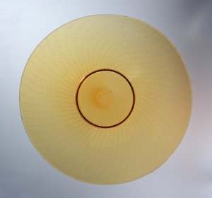 Plato en ámbar con patrón de burbujas, fabricado por James Powell & Sons, c.1938 de Barnaby Powell