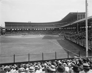 Comiskey Park, Chicago, Illinois, EE.UU., c.1910 de Barnes and Crosby