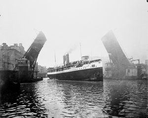 Barco Eastland, Chicago, Illinois, EE.UU., c.1900 de Barnes and Crosby
