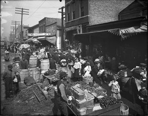 Mercado de Maxwell Street, Chicago, Illinois, EE.UU., c.1905 (foto en b/n) de Barnes and Crosby