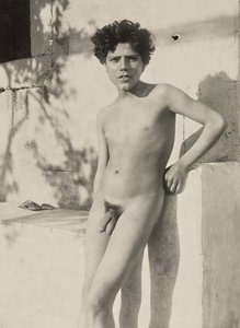 [Joven desnudo]