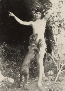 [Joven desnudo con perro] de Baron Wilhelm von Gloeden