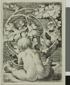 Niño desnudo, visto desde atrás sentado frente a un recipiente