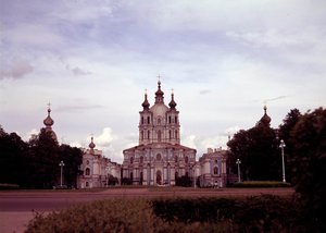 Arquitectura: vista del monasterio Smolny construido entre 1748 y 1835 por el arquitecto Francesco Bartolomeo Rastrelli, San Petersburgo, Rusia de Bartolomeo Franceso Rastrelli