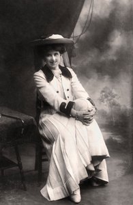 Decima Moore 1871-1964, actriz inglesa, 1907 de Bassano Studio
