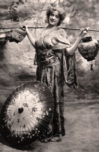 Denise Orme, cantante inglesa, principios del siglo XX de Bassano Studio