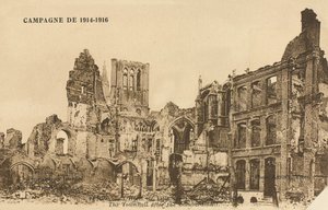 Hotel de Ville después del bombardeo, Ypres, 1915 de Belgian Photographer