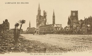 La Grand Place, Ypres, 27 de junio de 1915 de Belgian Photographer
