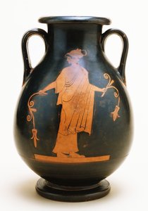 Una pelike de figuras rojas áticas que representa una figura femenina, siglo V a.C.