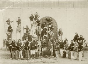 Un grupo de bomberos en Zichron Yaacov, c.1898-1900 de Bernard Edelstein