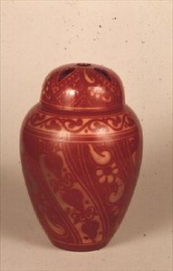 Pot pourri y tapa en lustre de cobre, c.1905-15 de Bernard Moore