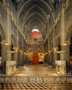 Vista de la nave y contrafachada con frescos de Pordenone que representan la Crucifixión y el Descendimiento de Bernardino Gatti