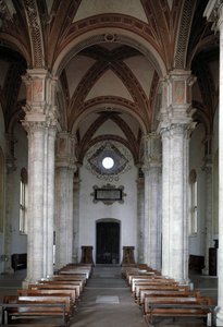 Vista interior de la iglesia de Pienza de Bernardo Rossellino