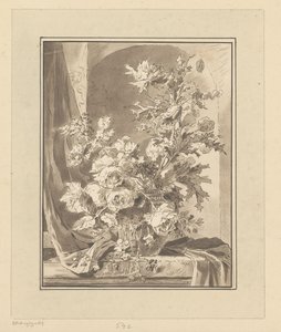 Jarrón con flores para un nicho