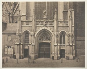 Sin título [Fachada sur del transepto de la catedral de San Miguel y Santa Gúdula en Bruselas, Bélgica]. de Bisson Frères