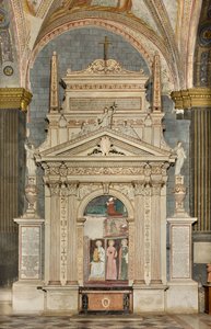 Transepto norte, Altar de San Miguel Arcángel, Detrás del retablo los frescos de Bonifacio Bembo, Virgen y Niño Santa Aquilina y Santa Catalina de Alejandría, Arriba símbolo de Humildad de Bonifacio Bembo