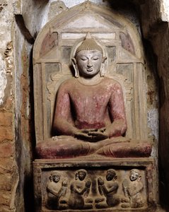 Buda sentado en meditación (piedra policromada)
