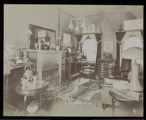Una sala de estar en la casa del dramaturgo Henry Martyn Blossom, en 23 East 30th Street, Nueva York, 1908 de Byron Company