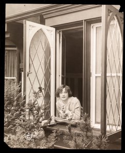 Anne Murdock en Casa, c.1915