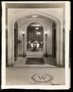 Arco que conduce al comedor del Hotel Woodward, Broadway y la calle 55, Nueva York, 1920 (impresión de gelatina de plata) de Byron Company