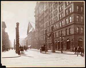 Decoraciones para el desfile de Dewey en el Hotel Waldorf Astoria, calle 33 y 5ª Avenida, Nueva York, 1899