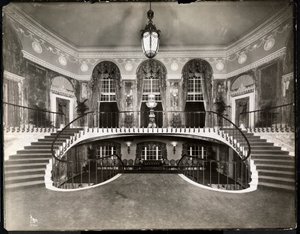 Escalera doble en el Hotel Ritz-Carlton, 1913 de Byron Company