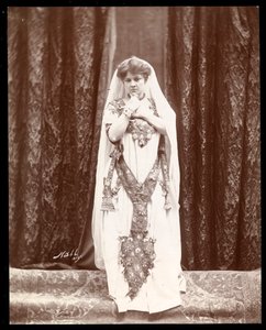 Eva Fay en el Roof Garden de Hammerstein, Nueva York, c.1910