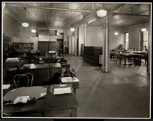 Oficina principal de Carolyn Laundry en 111 East 129th Street, East Harlem, Nueva York, 1929 de Byron Company