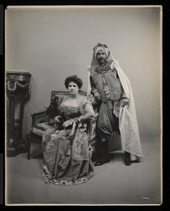 Retrato de un hombre y una mujer no identificados en el baile de James Hazen Hyde, Nueva York, 31 de enero de 1905
