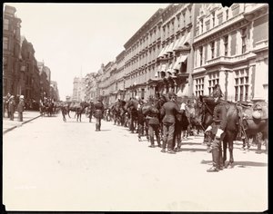 El personal del Gobernador esperando la llegada de Li Hung Chang en el Hotel Waldorf Astoria, 34th Street, Nueva York, 1896