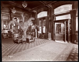 El vestíbulo del Hotel Victoria, 1901 o 1902 de Byron Company