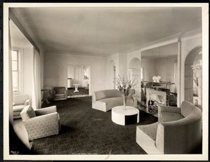 El salón del ático en el Hotel St. Regis, 1937 de Byron Company